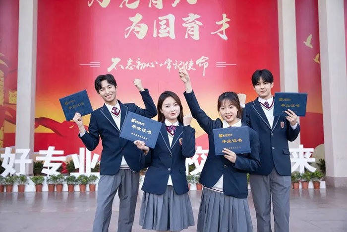 [熱點(diǎn)透析]市場(chǎng)供需失衡嚴(yán)重，初高中選擇未來時(shí)生如何破局？