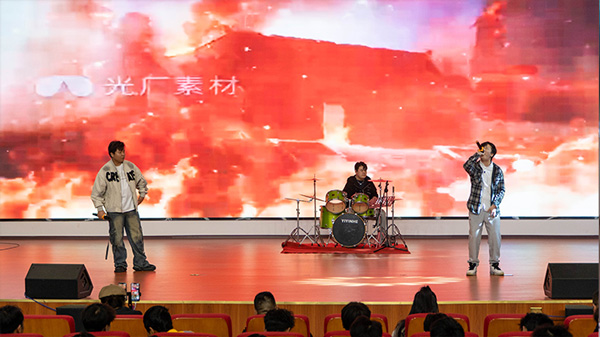 貴陽新華第三屆校園音樂節(jié)青春綻放